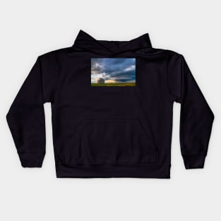 Beautiful Old Barn Pictures - Storm Approaching Kids Hoodie